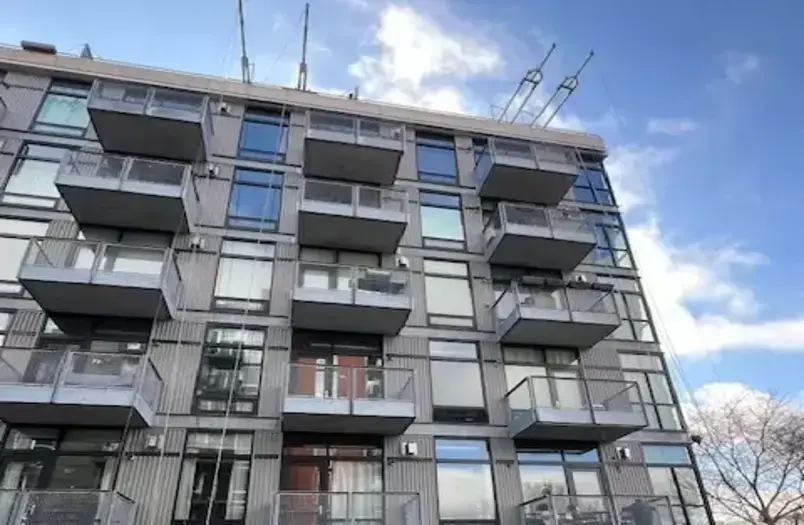 720 Lofts building in Minneapolis showing specialty rigging for sealant replacement access